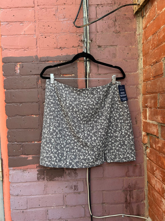 90’s Vintage Grey Floral Mini Skirt / 34 Waist