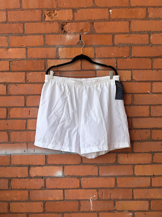 90’s Vintage White Sporty Short / 36 - 40 Waist