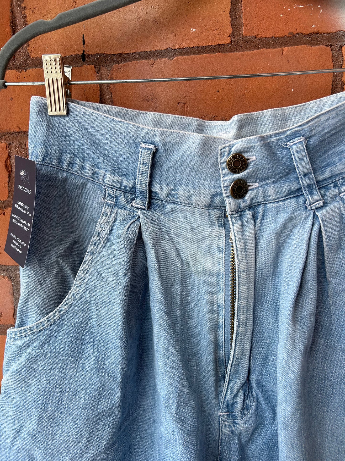90’s Vintage High Waist Pleated Denim Shorts / 28 Waist