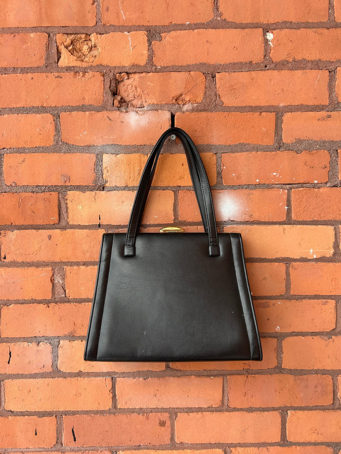 70’s Vintage Black Leather Clamshell Structured Hand Bag 