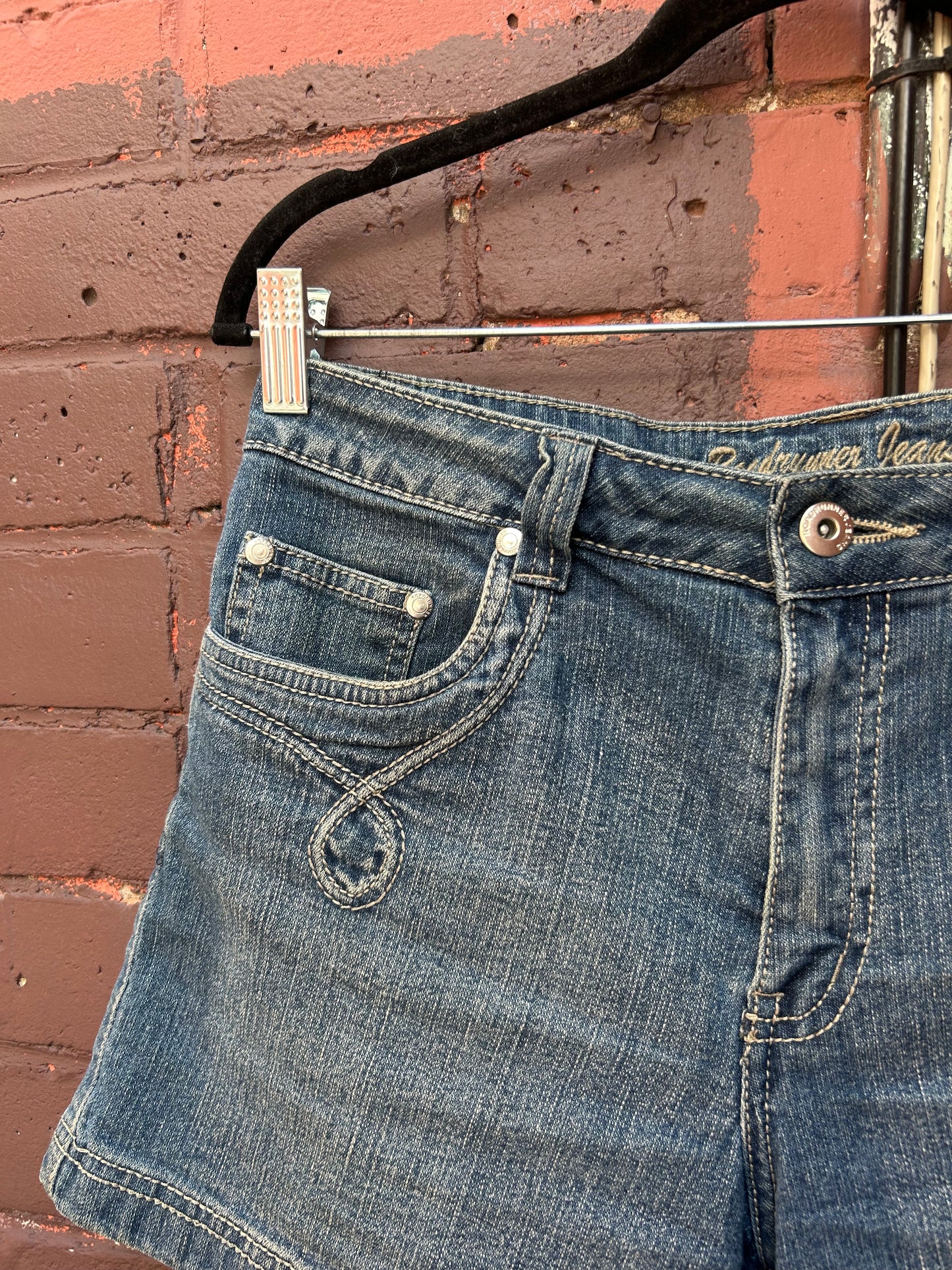 90’s Vintage Denim Embroidered Mid Rise Shorts / 32 Waist