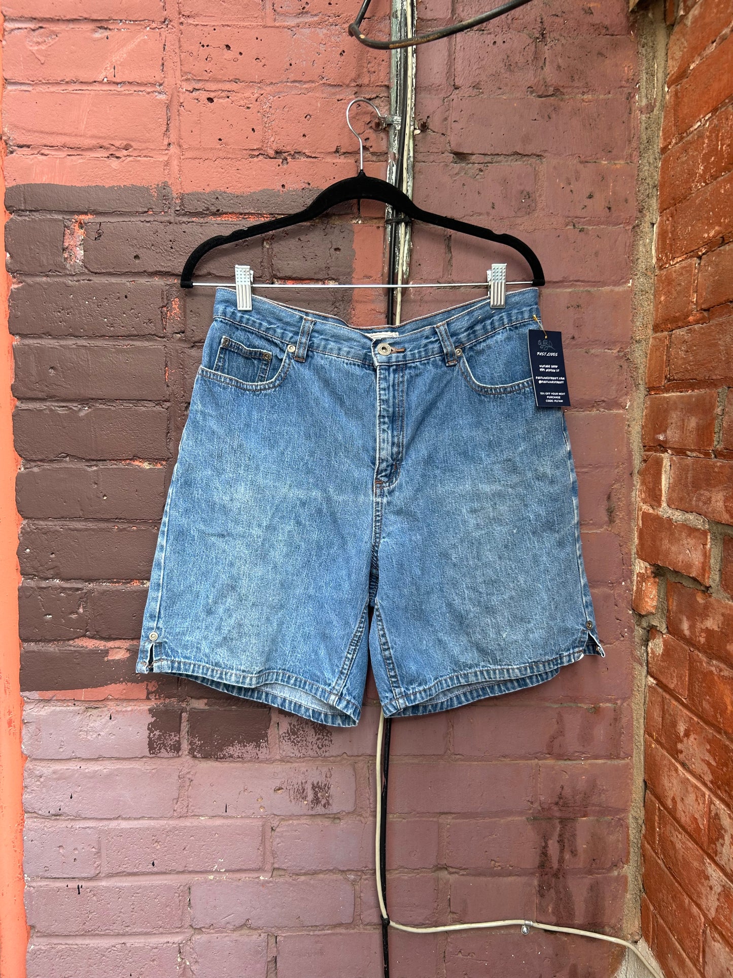 90's Vintage Classic Mid Length Denim Shorts / 32 Waist