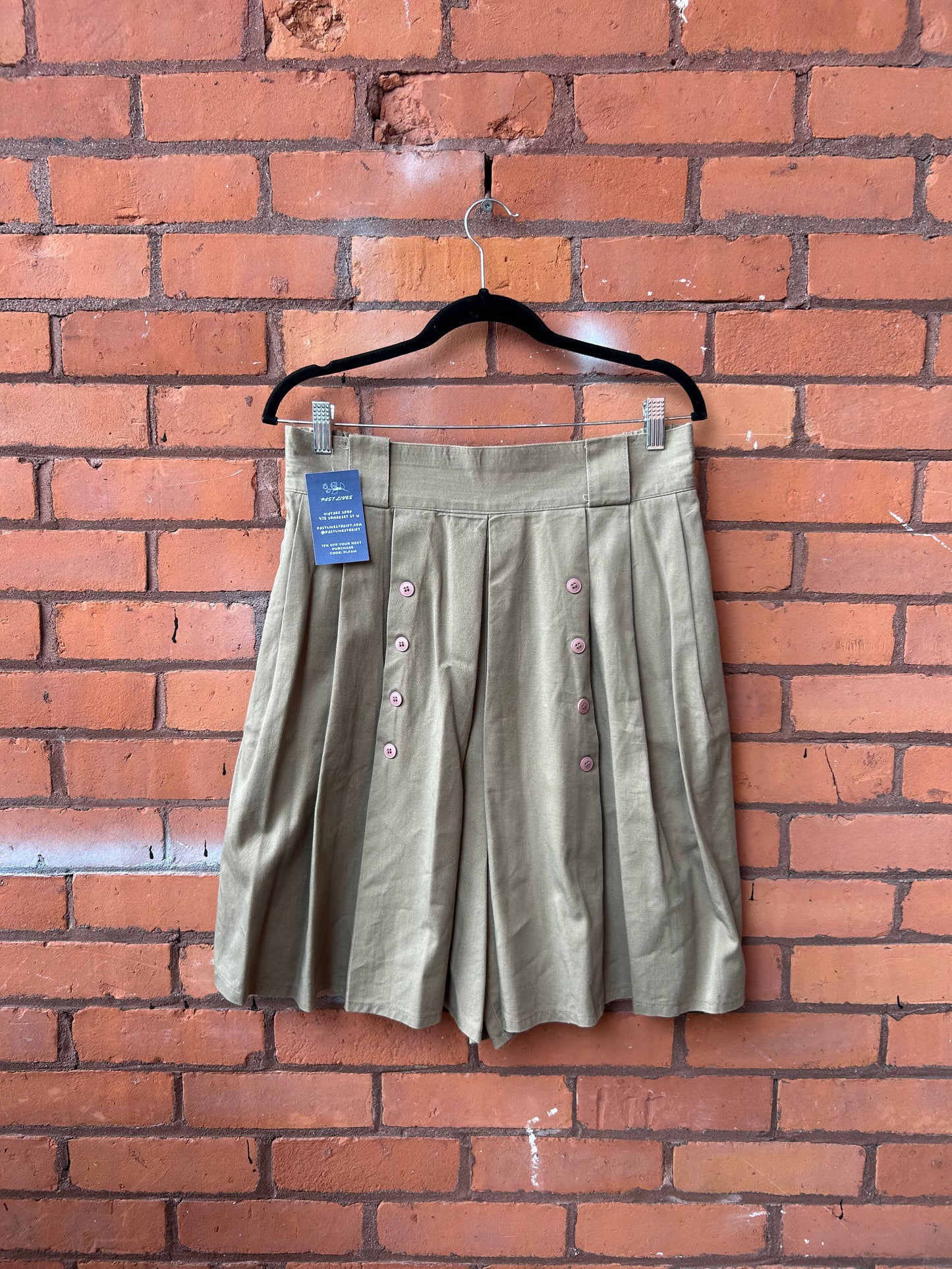 90’s Vintage Khaki Pleated Cotton Long Shorts / 32 Waist