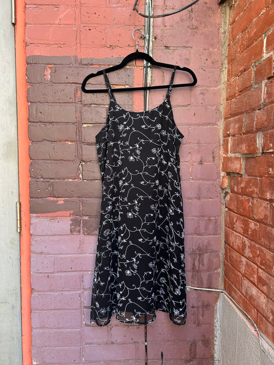 90’s Vintage Black & White Floral Dress / Size M