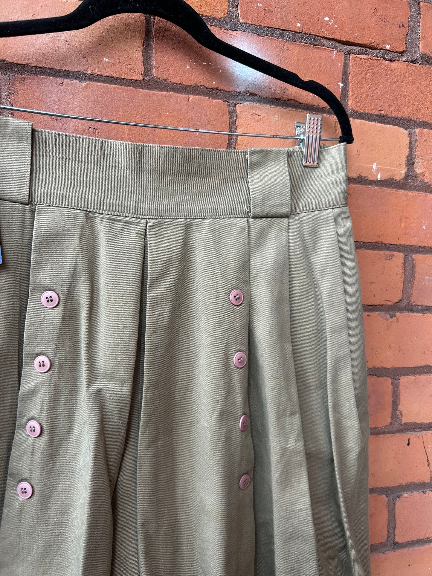 90’s Vintage Khaki Pleated Cotton Long Shorts / 32 Waist