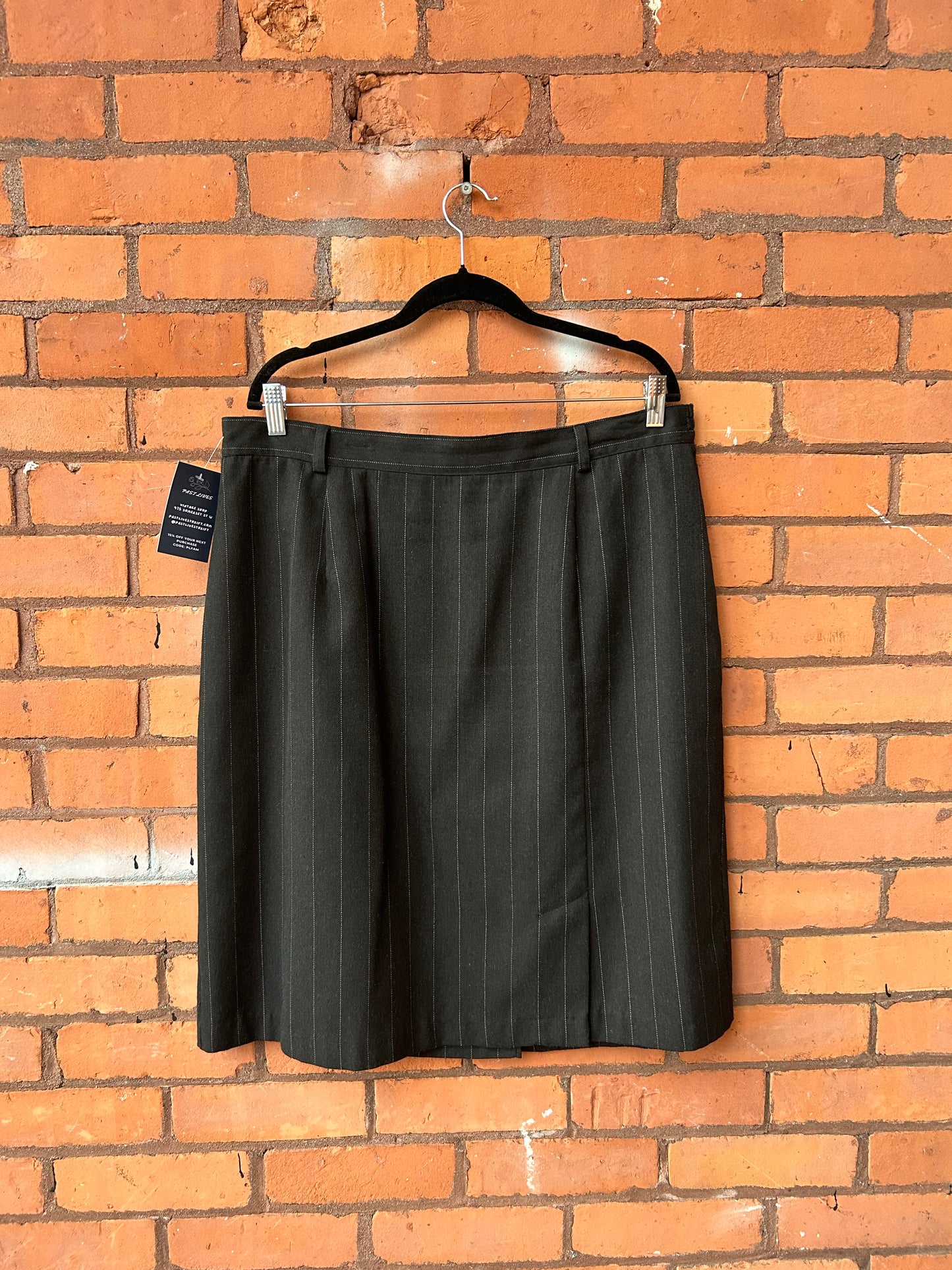 90’s Vintage Black Pinstripe Mini Skirt / 38-40 Waist
