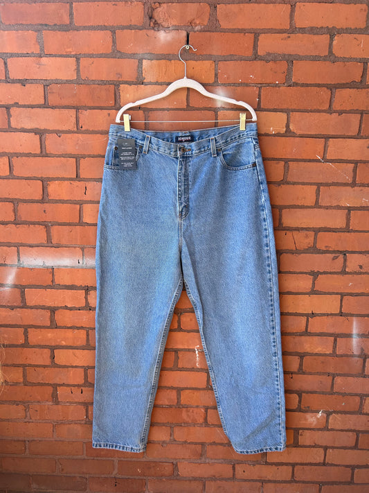 90’s Vintage Classic Light Wash Straight Leg Jeans / 38 Waist