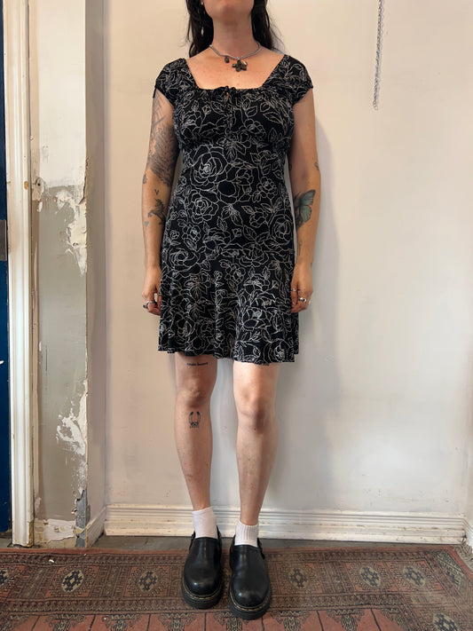 90’s Vintage Slinky Black & White Rose Print Drop Waist Tiered Dress / Size 8-10