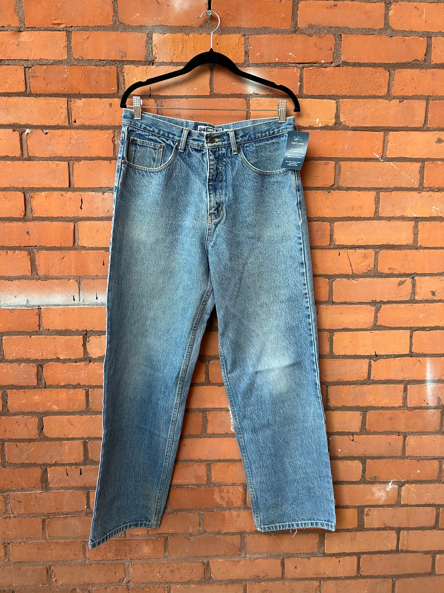 90’s Vintage Medium Wash Straight Leg Jeans / 32 Waist