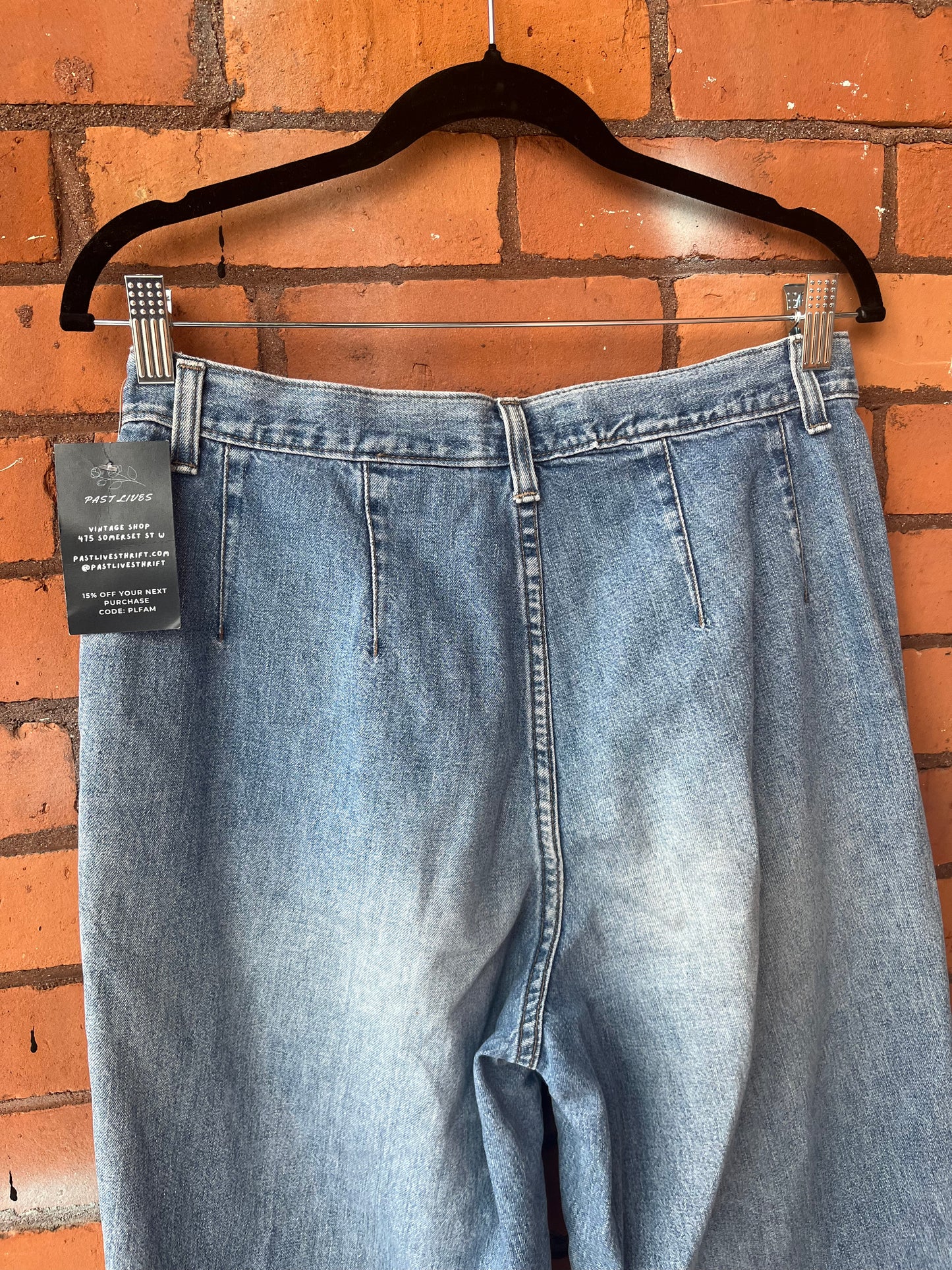 90’s Vintage Light Wash High Waist Jeans / 32 Waist