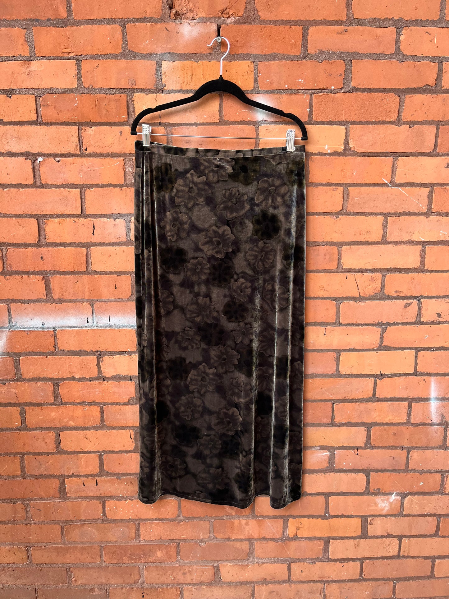 90’s Vintage Floral Velvet Maxi Skirt / 32 Waist
