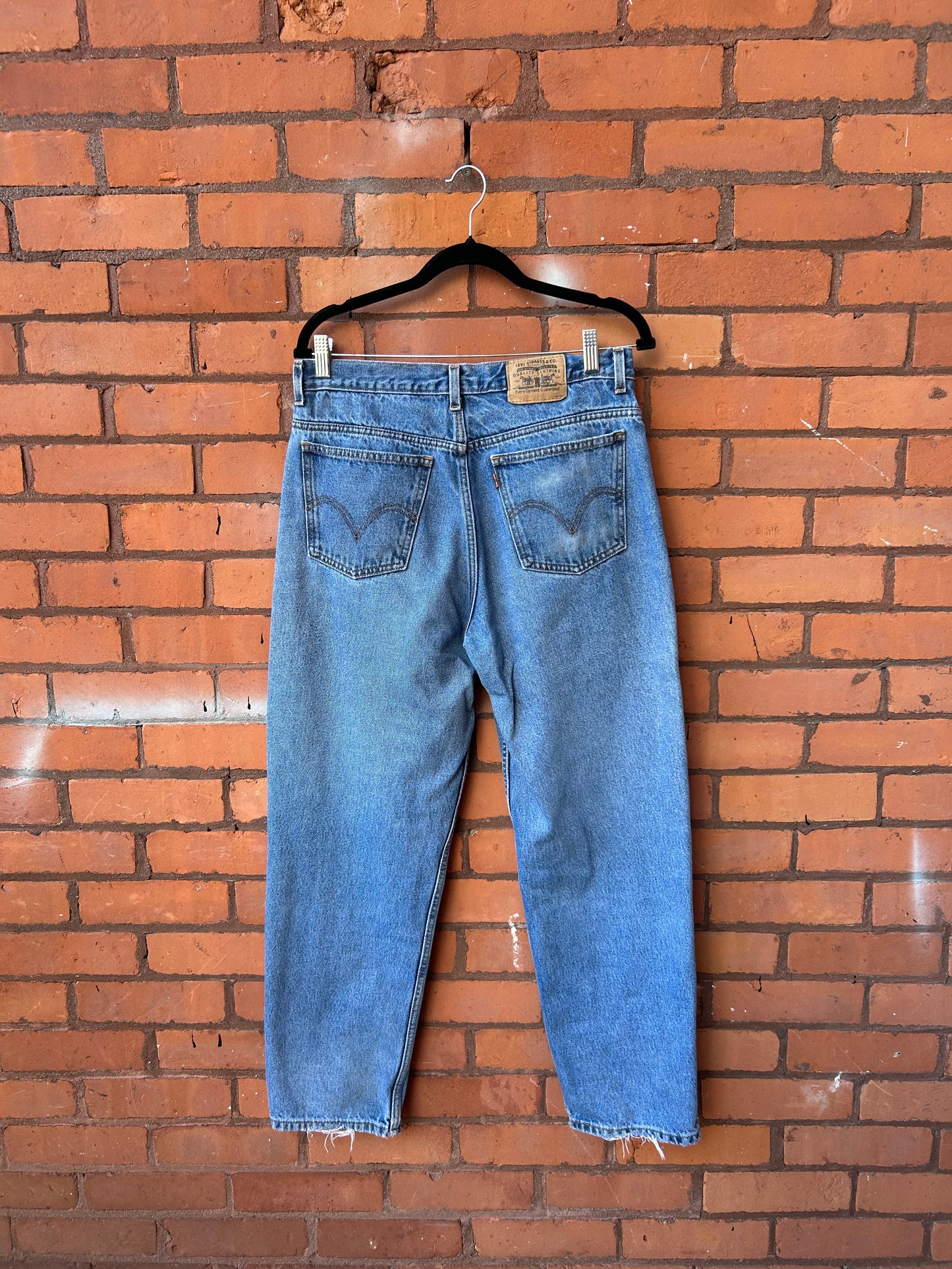 90’s Vintage Levi’s Faded Blue Distressed Jeans / 32 Waist