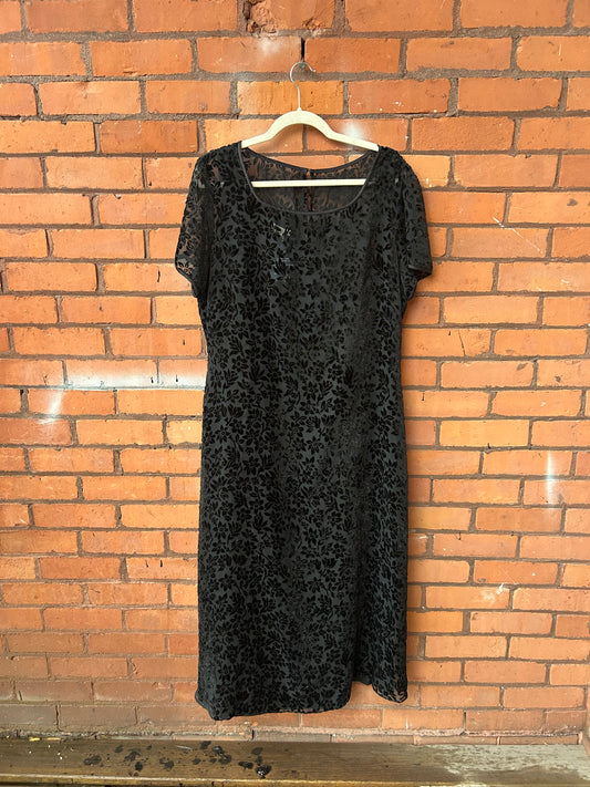 90’s Vintage Black Velvet Floral Overlay Dress / Size 16