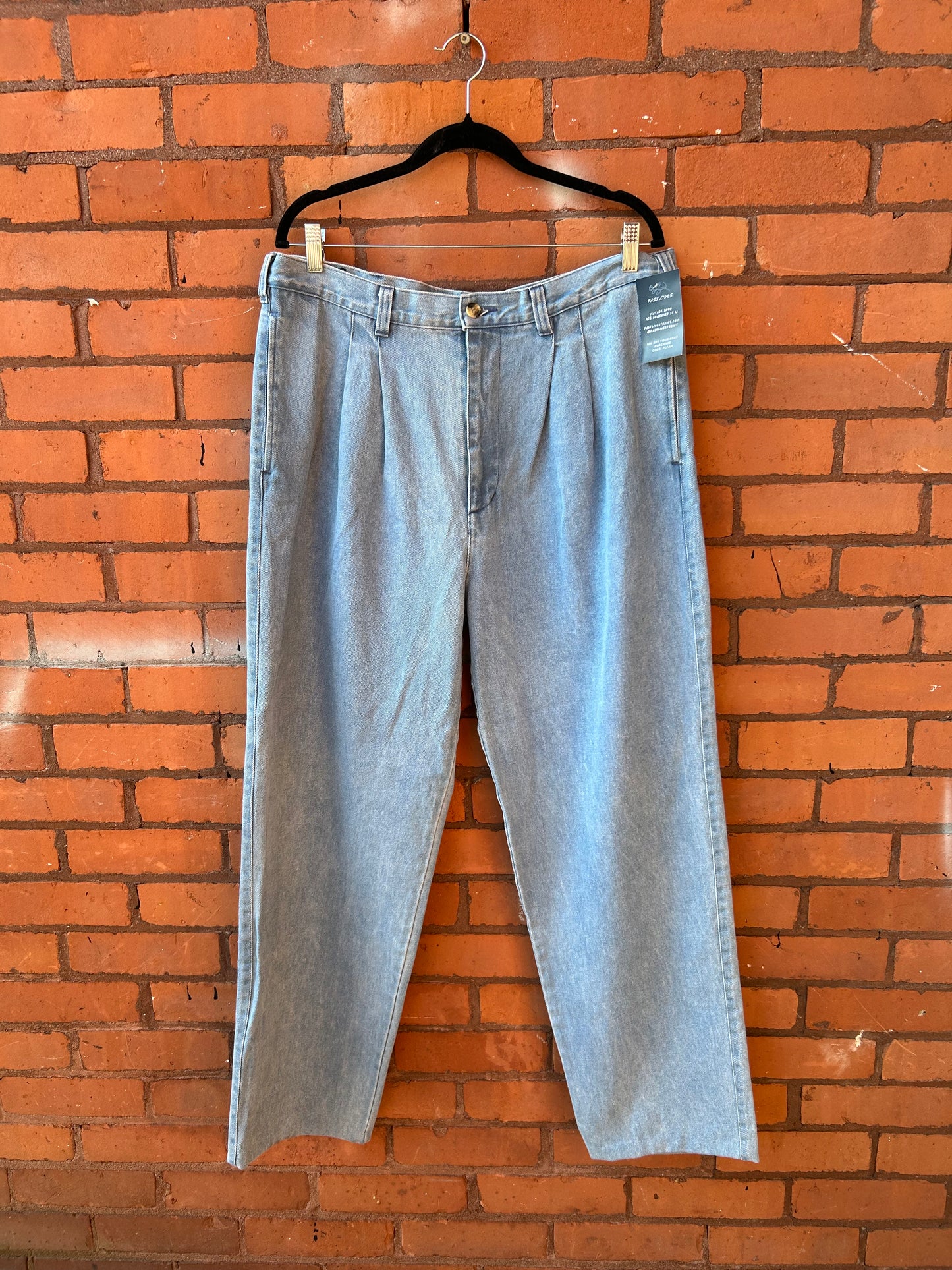 90’s Vintage Light Wash Pleated Jeans / 38 Waist