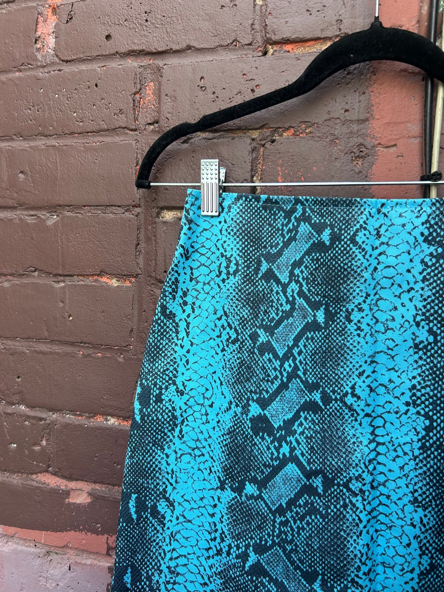 90's Vintage Blue Snake Skin Print Mini Skirt / 28 Waist