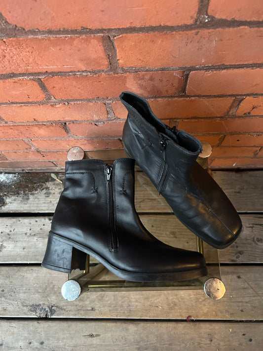 90’s Vintage Black Leather Double Zip Square Toe Boots / Size 9