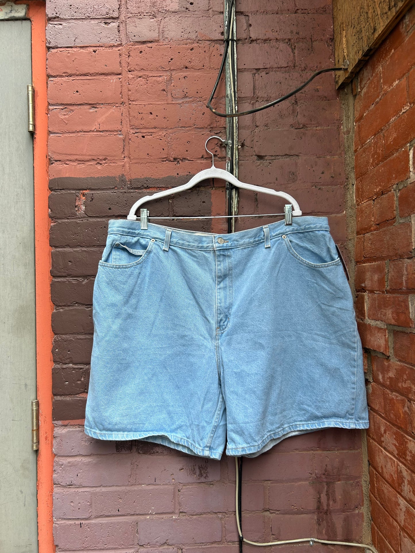 90's Vintage Light Wash Denim Shorts / 46 Waist