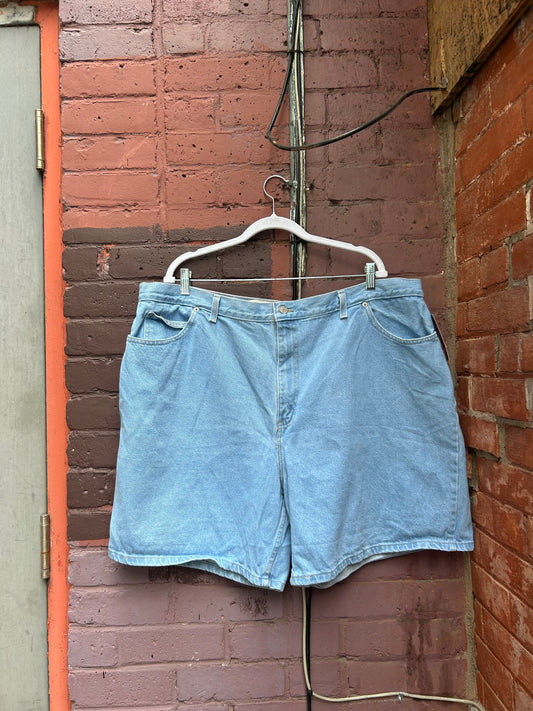 90's Vintage Light Wash Denim Shorts / 46 Waist