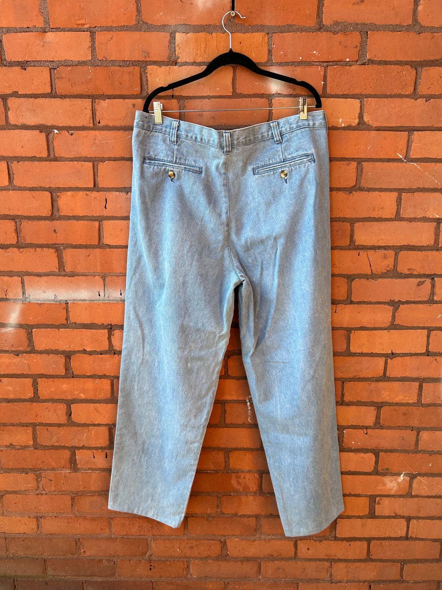 90’s Vintage Light Wash Pleated Jeans / 38 Waist