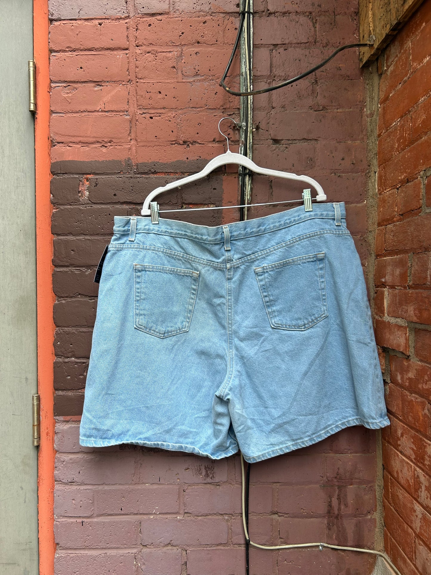 90's Vintage Light Wash Denim Shorts / 46 Waist