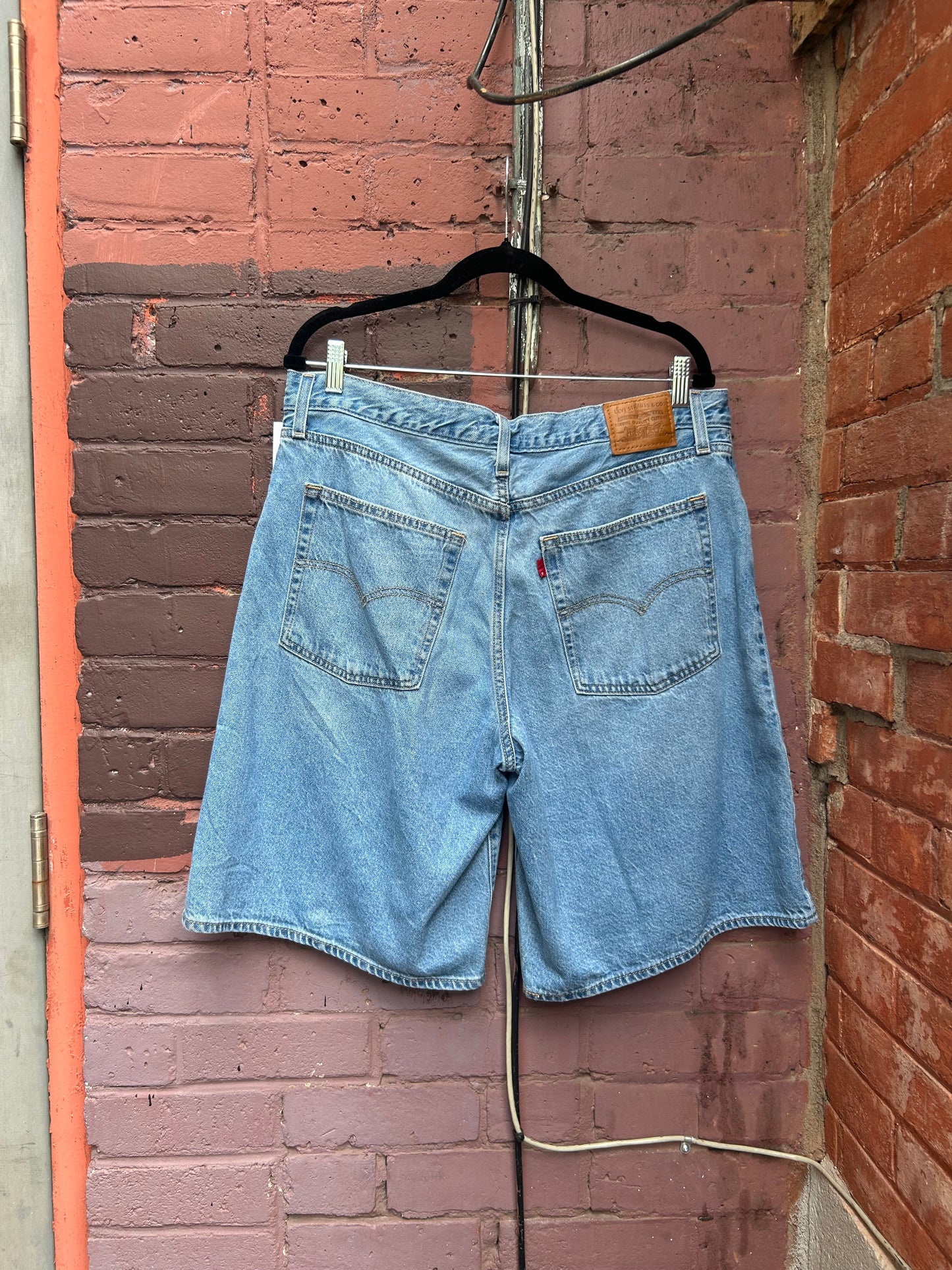 Modern Levi's Light Wash Baggy Jorts / 36 Waist