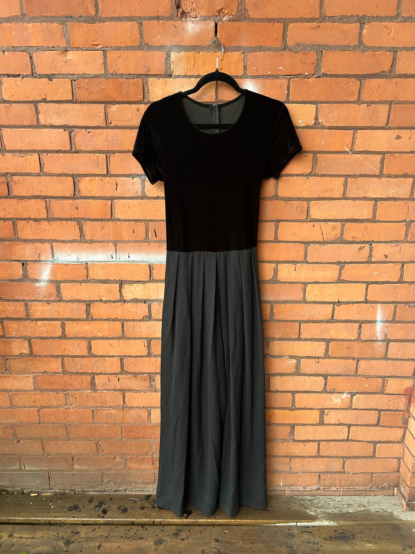 90’s Vintage Black Velvet Bow Wide Leg Jumpsuit / Size 8-10