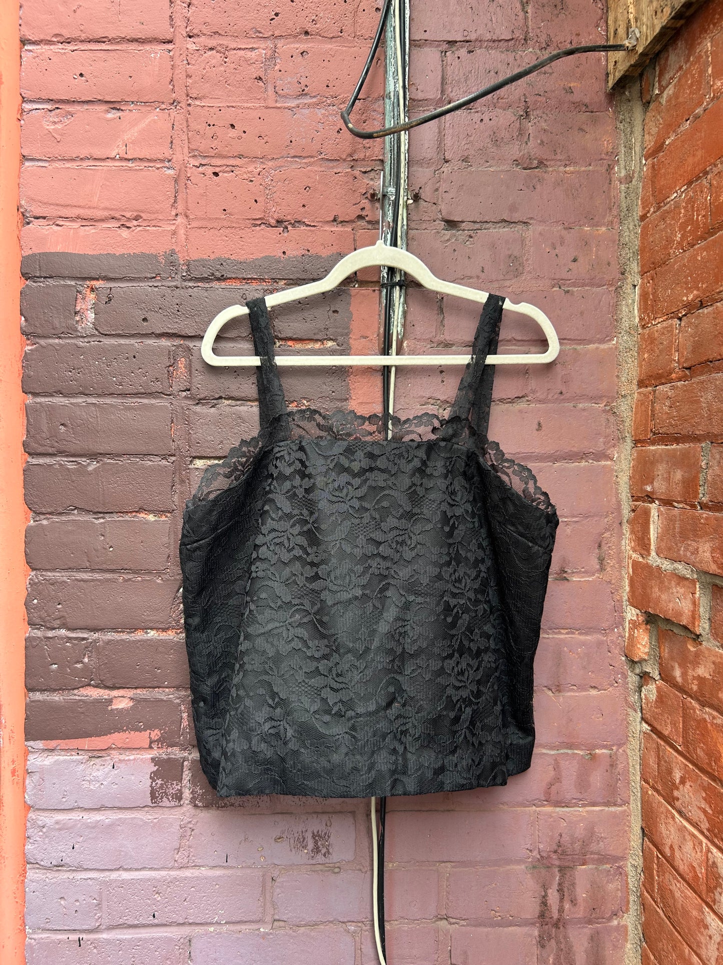 90’s Vintage Black Lace Cropped Tank Top / Size XXL