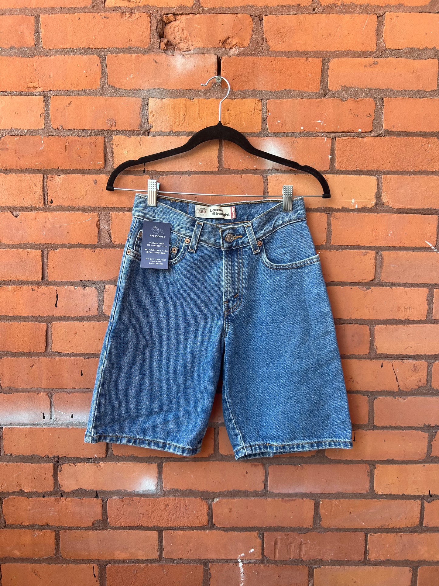Y2K Vintage Levi’s 569 Loose Straight Jorts / 26 Waist