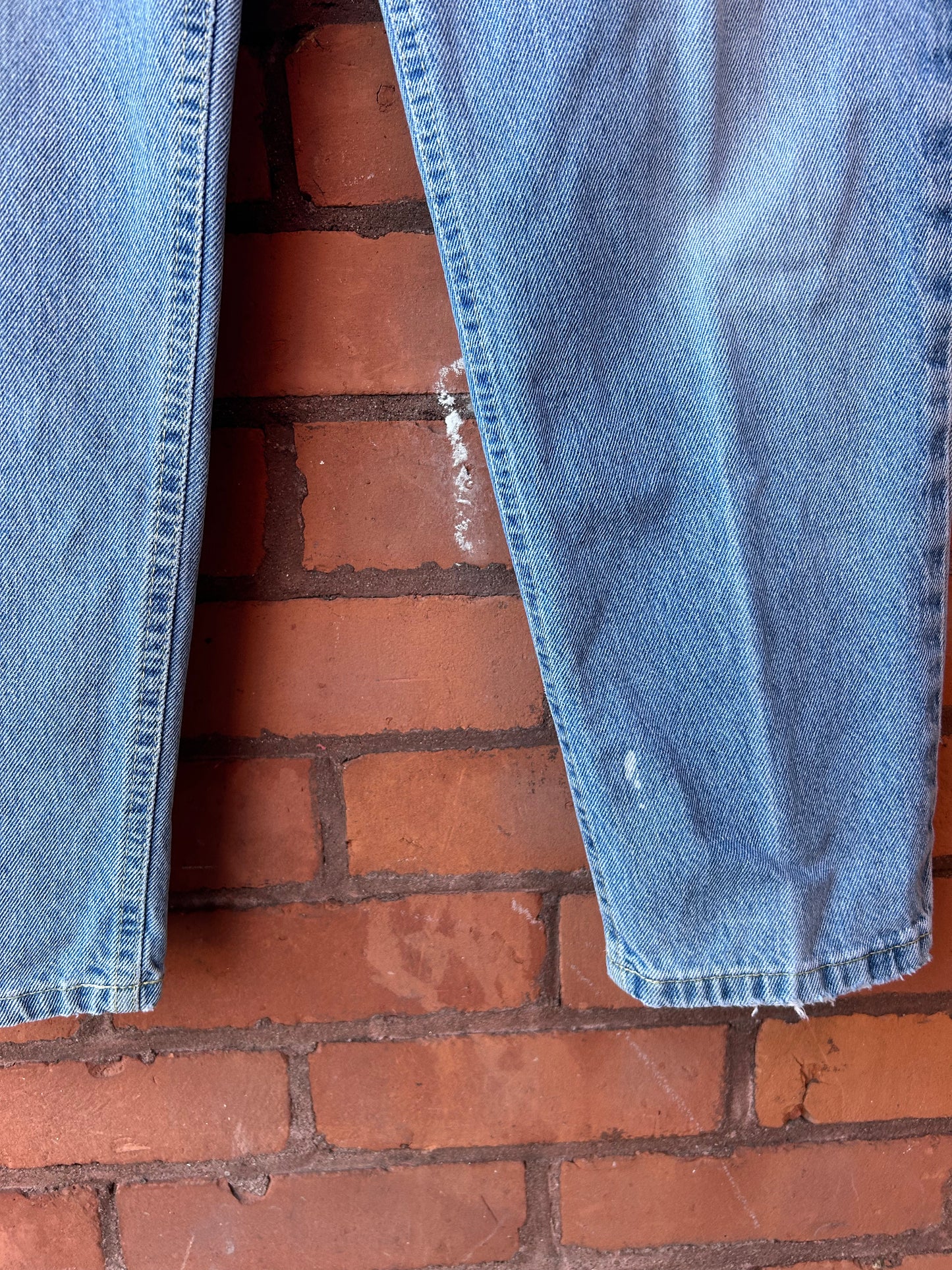 90’s Vintage Light Wash High Waist Jeans / 28 Waist