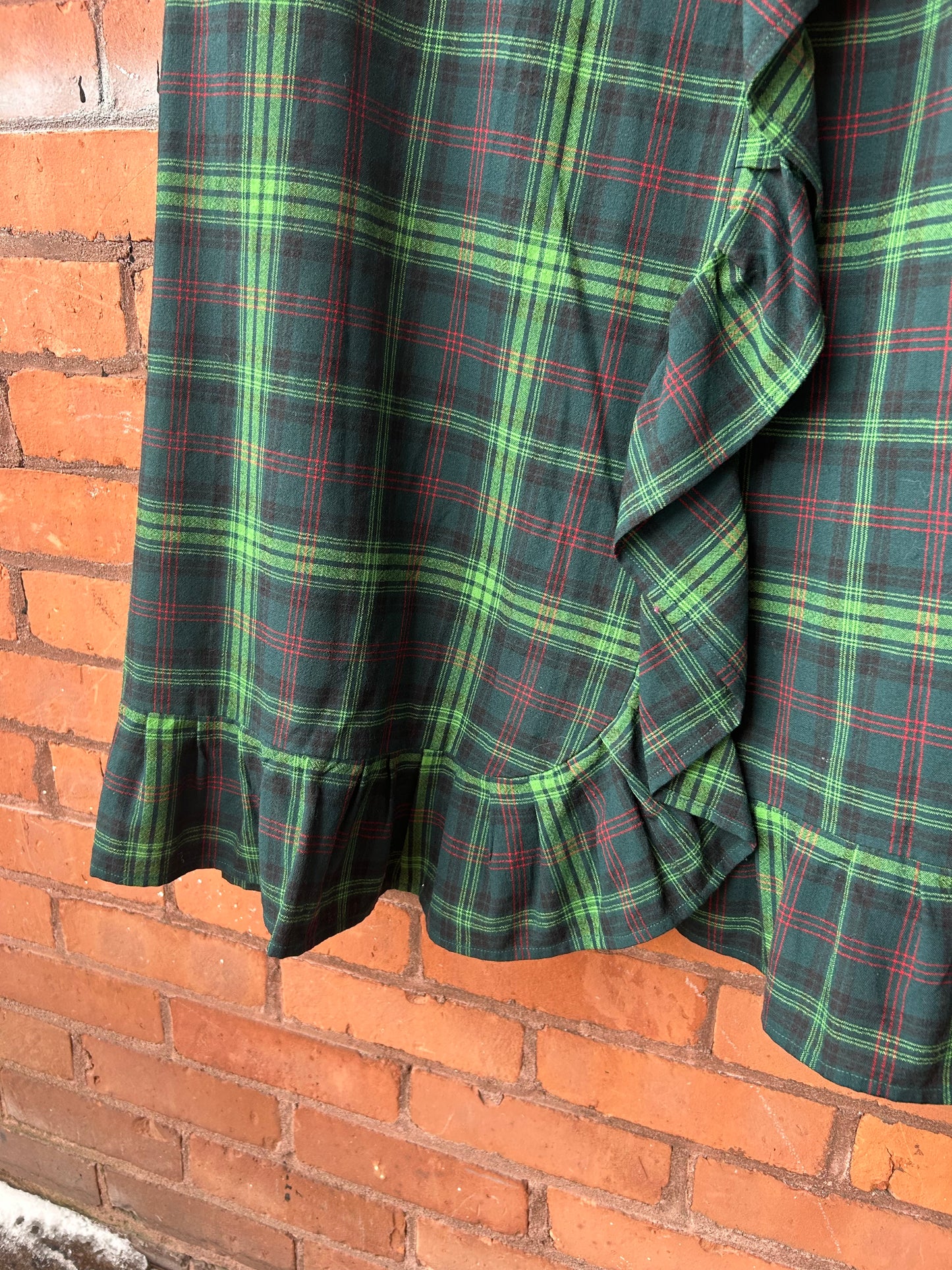 80’s Vintage Green Tartan Wool Ruffle Wrap Skirt / 28 Waist
