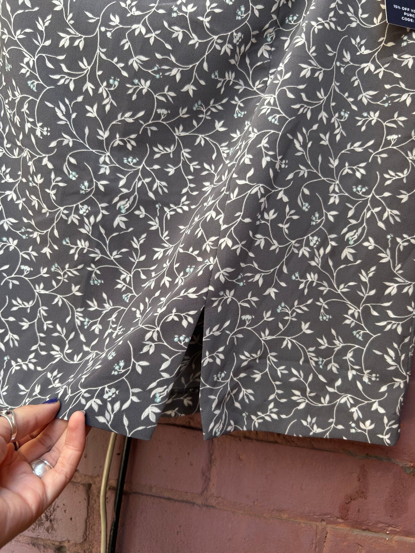 90’s Vintage Grey Floral Mini Skirt / 34 Waist