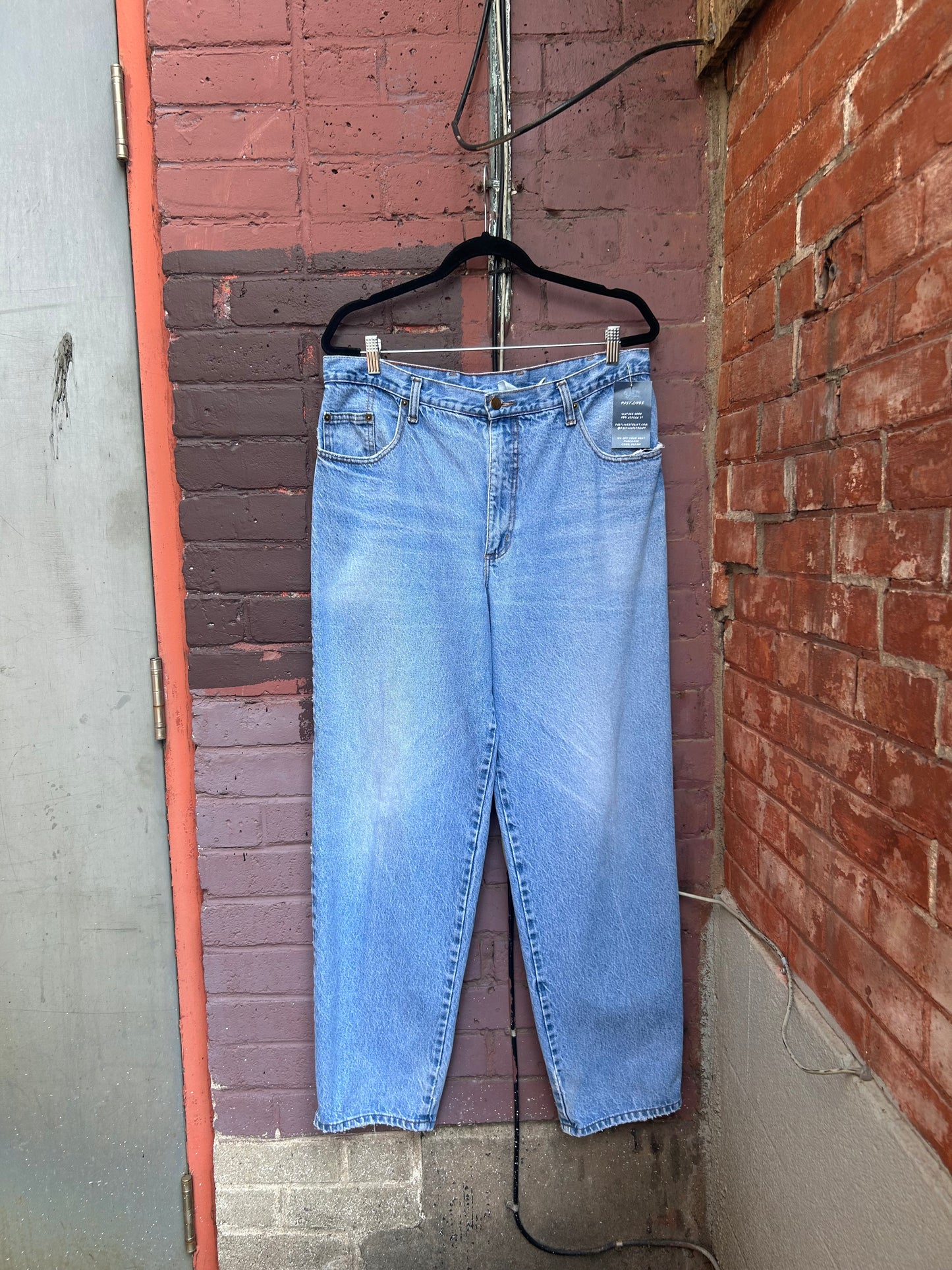 90's Vintage Light Wash Baggy Jeans / 34 Waist