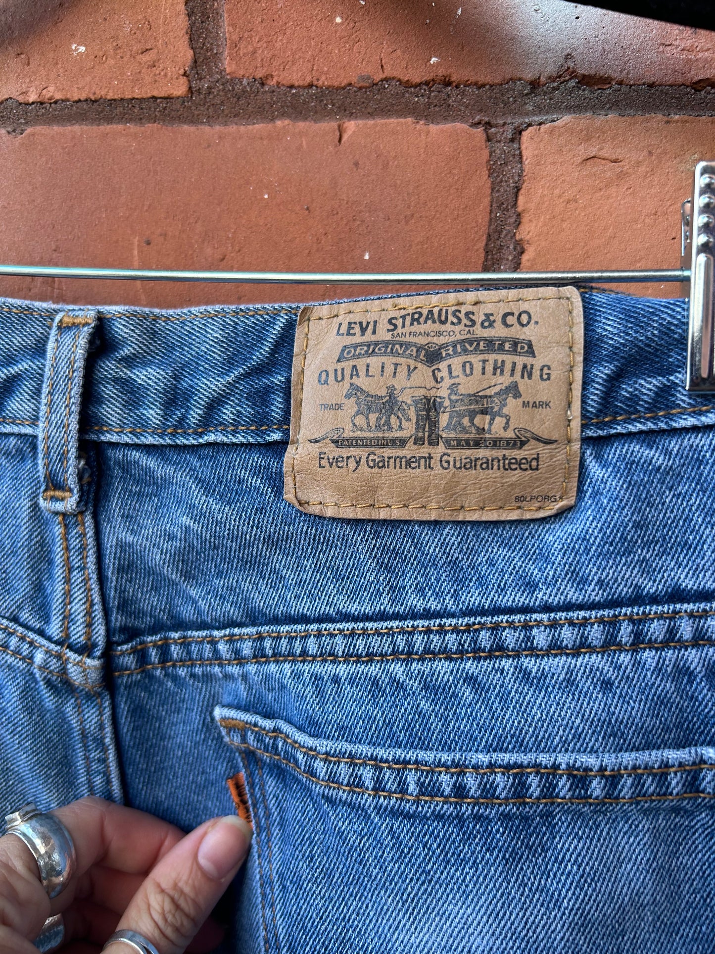 90’s Vintage Levi’s Faded Blue Distressed Jeans / 32 Waist