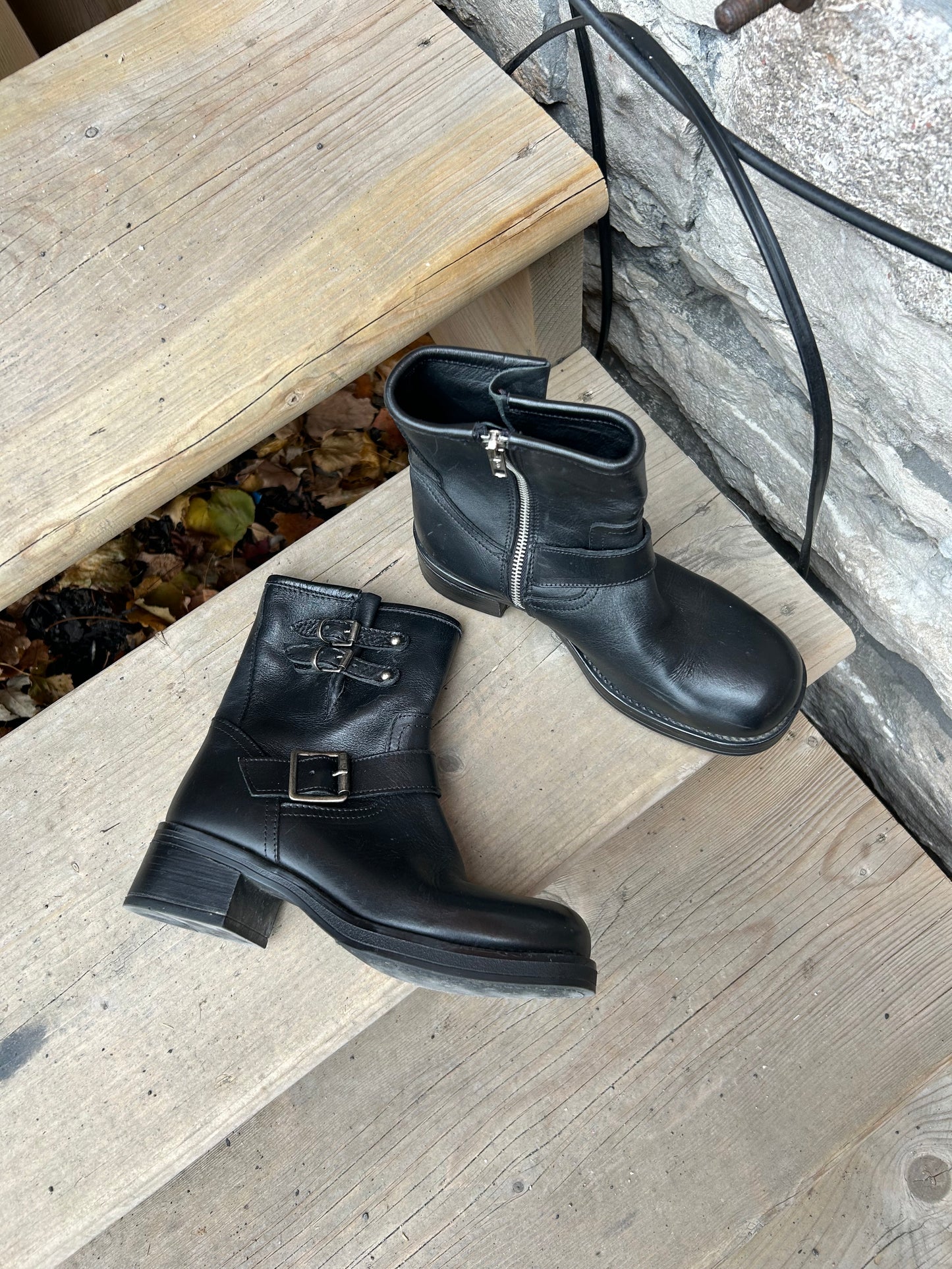 Modern Steve Madden Black Leather Buckle Ankle Boots / Size 7