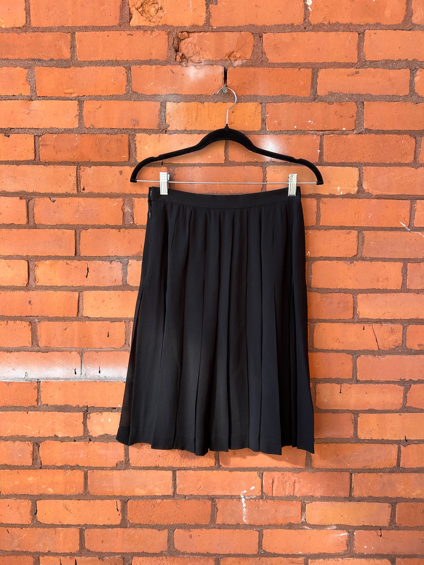 90’s Vintags Black Silk Pleated Midi Skirt / 26 Waist
