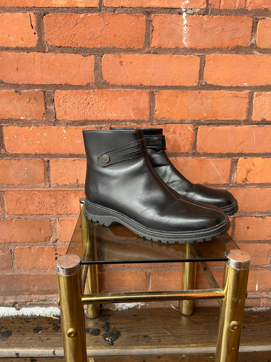 90’s Vintage Black Leather Square Toe Ankle Boots / Size 8.5