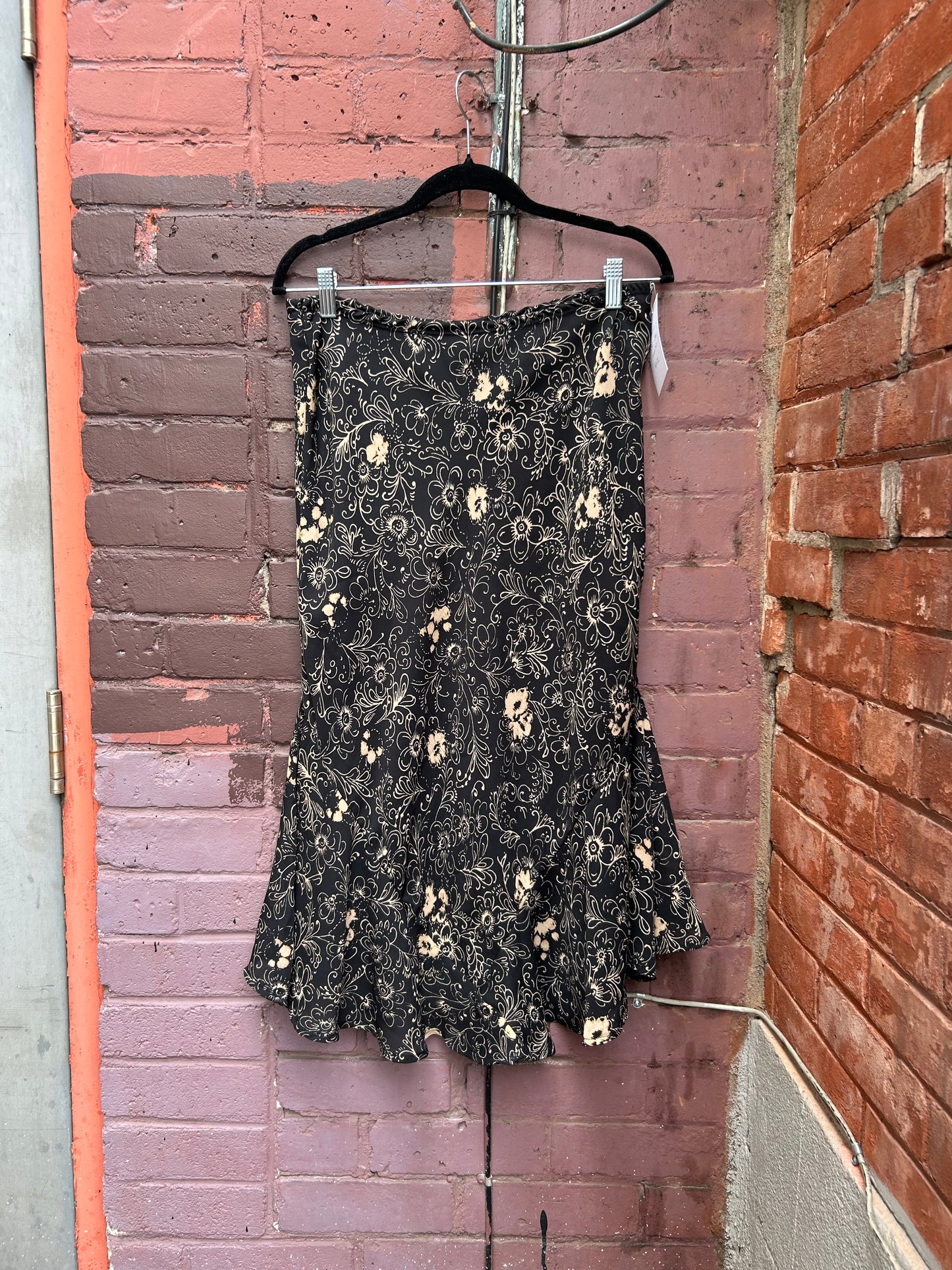 90’s Vintage Black & Beige Floral Midi Skirt / 32-36 Waist