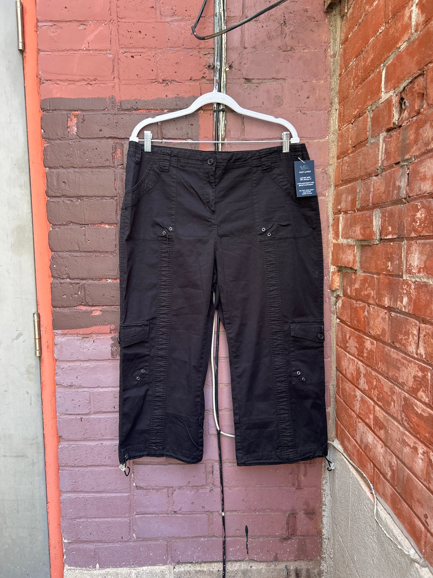 Y2K Vintage Black Cotton Cargo Capris / 36 Waist
