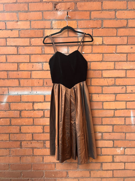 90’s Vintage Brown & Black Velvet Pleated Princess Cut Midi Dress / Size 2-4