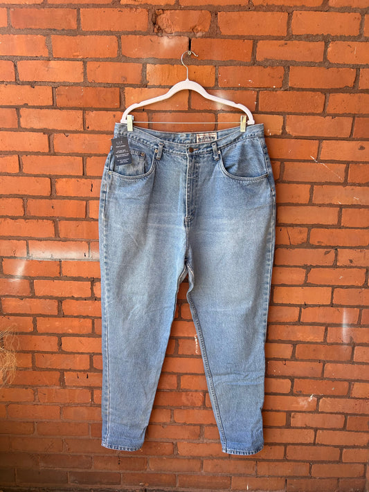 90’s Vintage Light Wash High Waist Jeans / 38 Waist