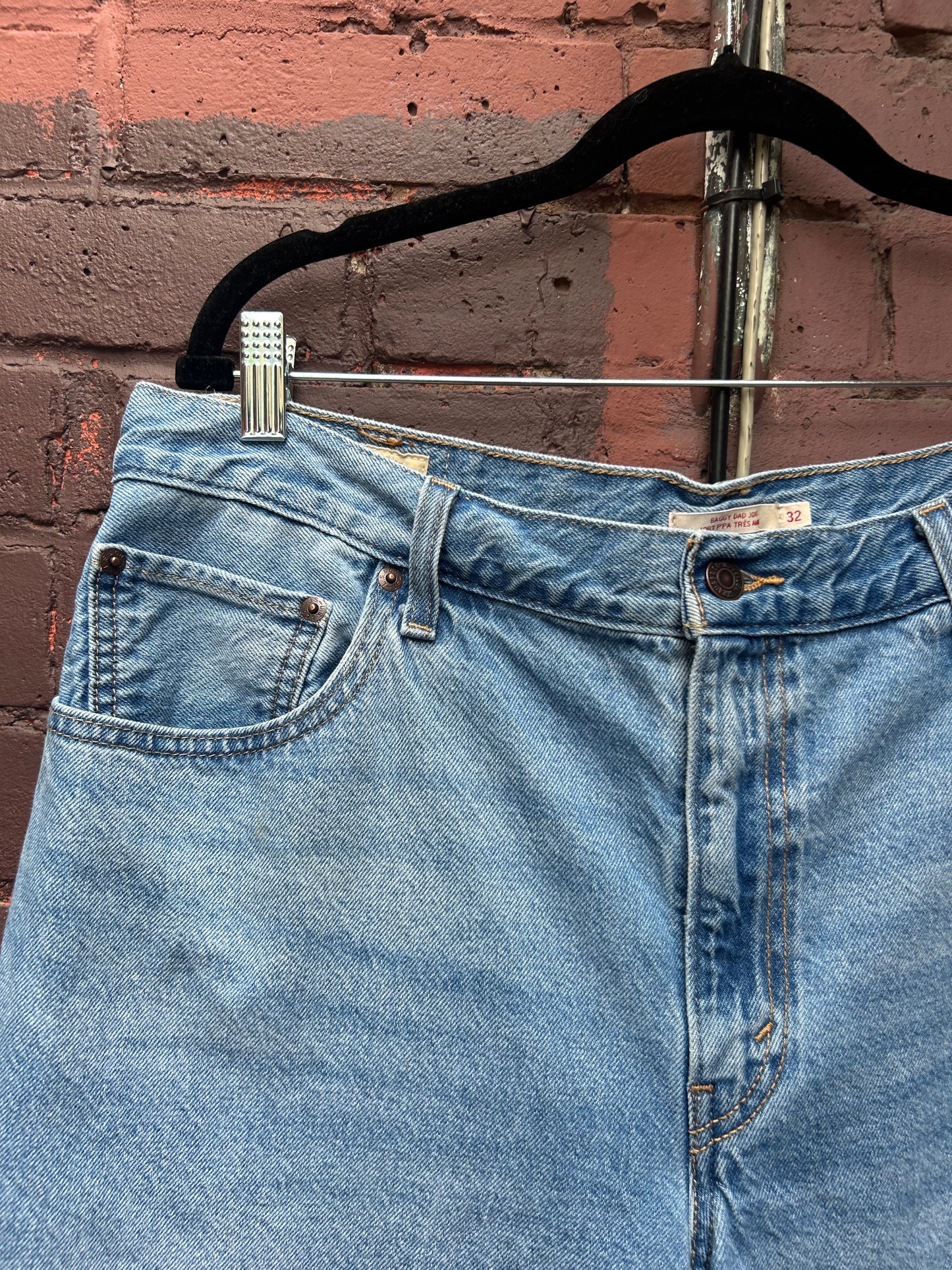 Modern Levi's Light Wash Baggy Jorts / 36 Waist