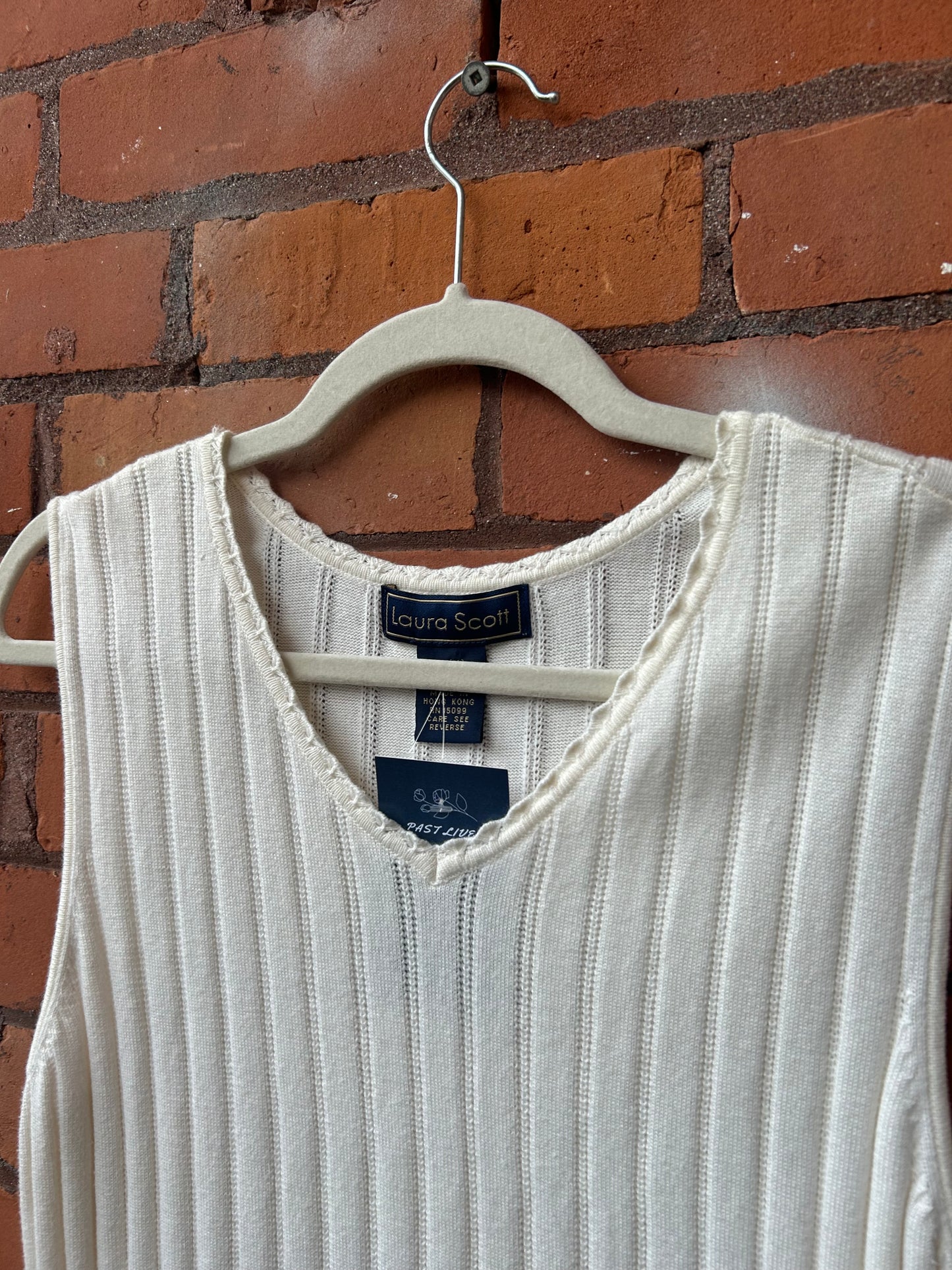 90’s Vintage White Pointelle V-neck Tank Top / Size XL