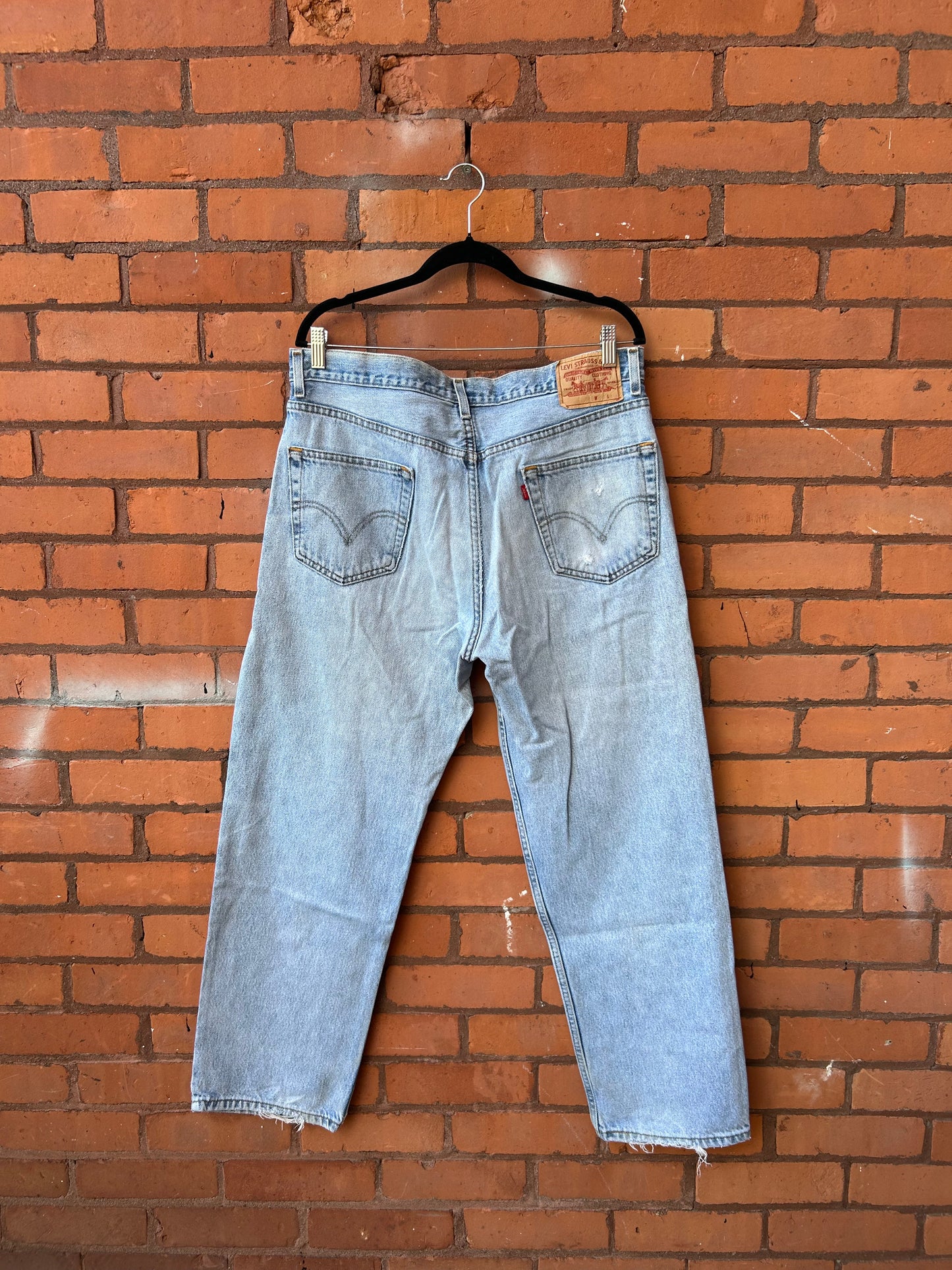 Y2K Vintage Levi’s 550 Light Wash Jeans / 36 Waist
