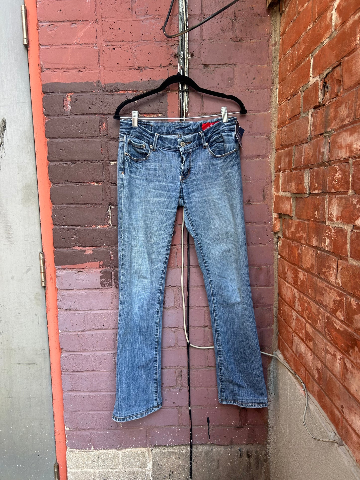 Y2K Vintage Low Rise Light Wash Flare Jeans / 30 Waist