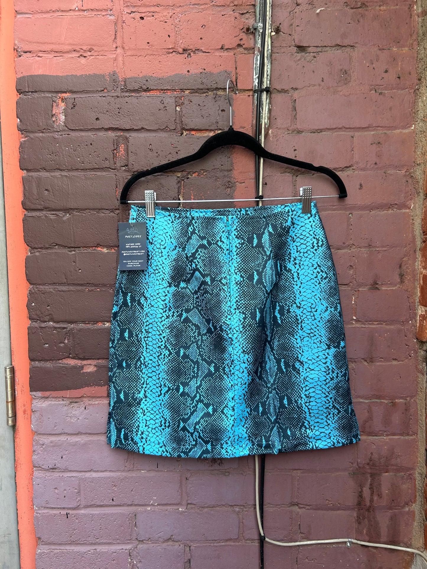 90's Vintage Blue Snake Skin Print Mini Skirt / 28 Waist