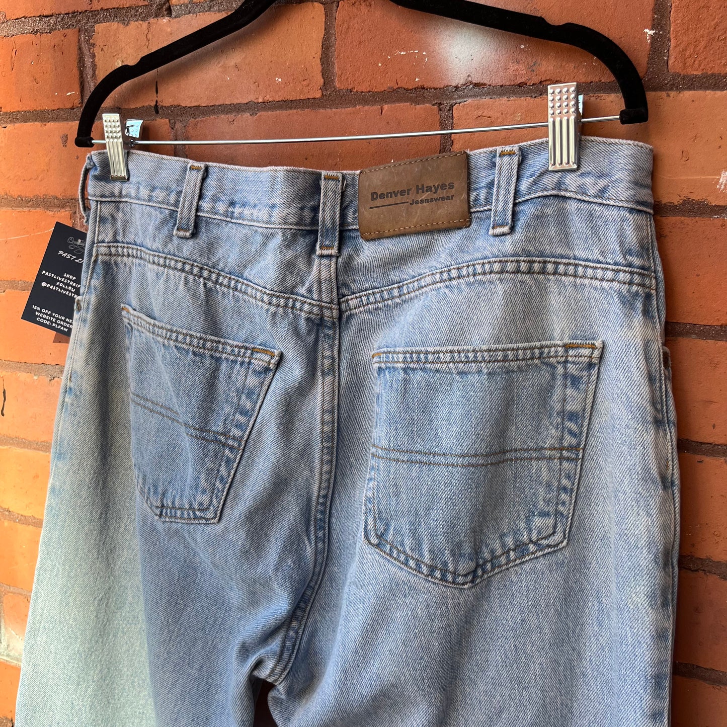 90’s Vintage Light Wash Jeans / 34 Waist