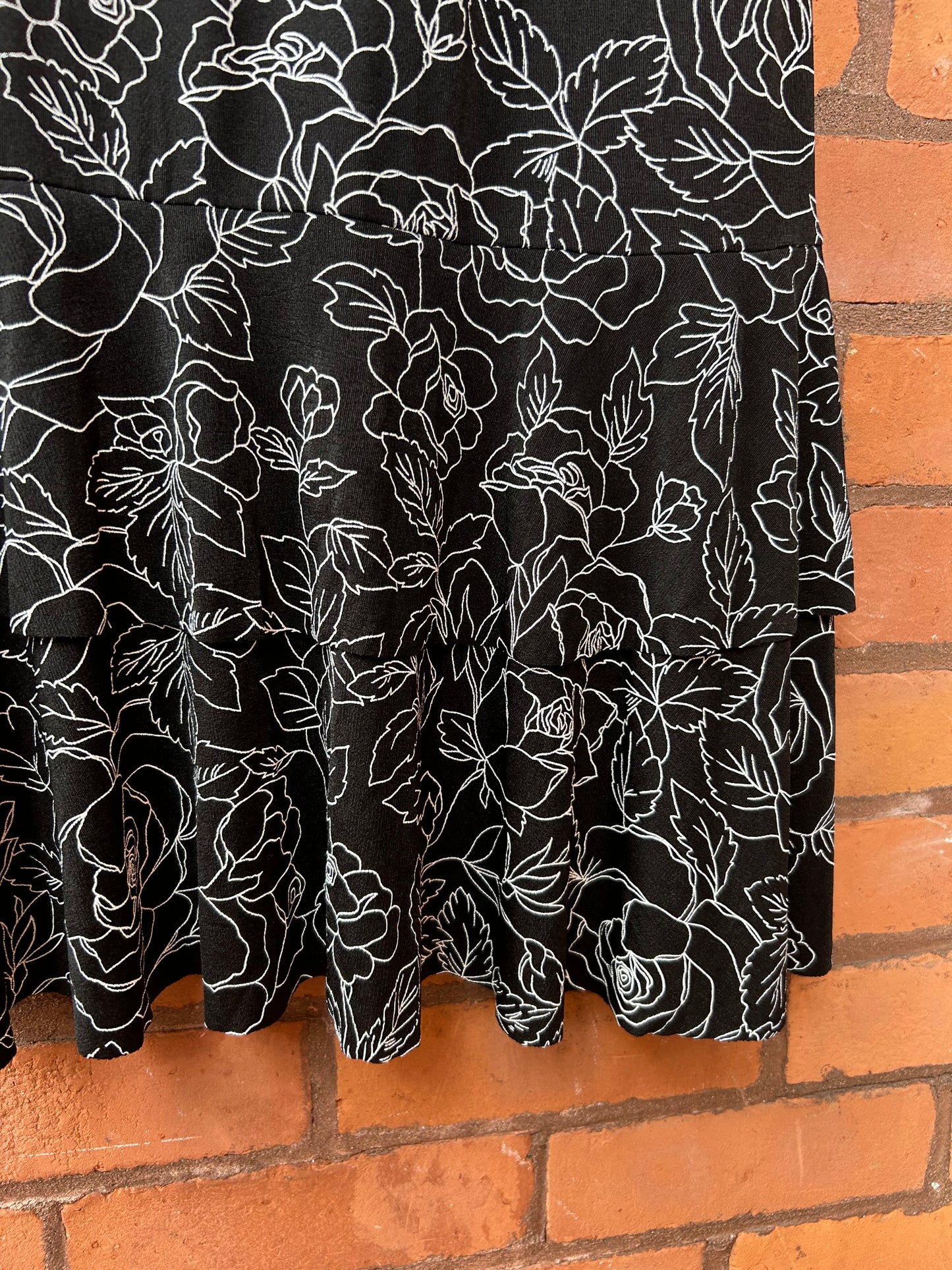 90’s Vintage Slinky Black & White Rose Print Drop Waist Tiered Dress / Size 8-10