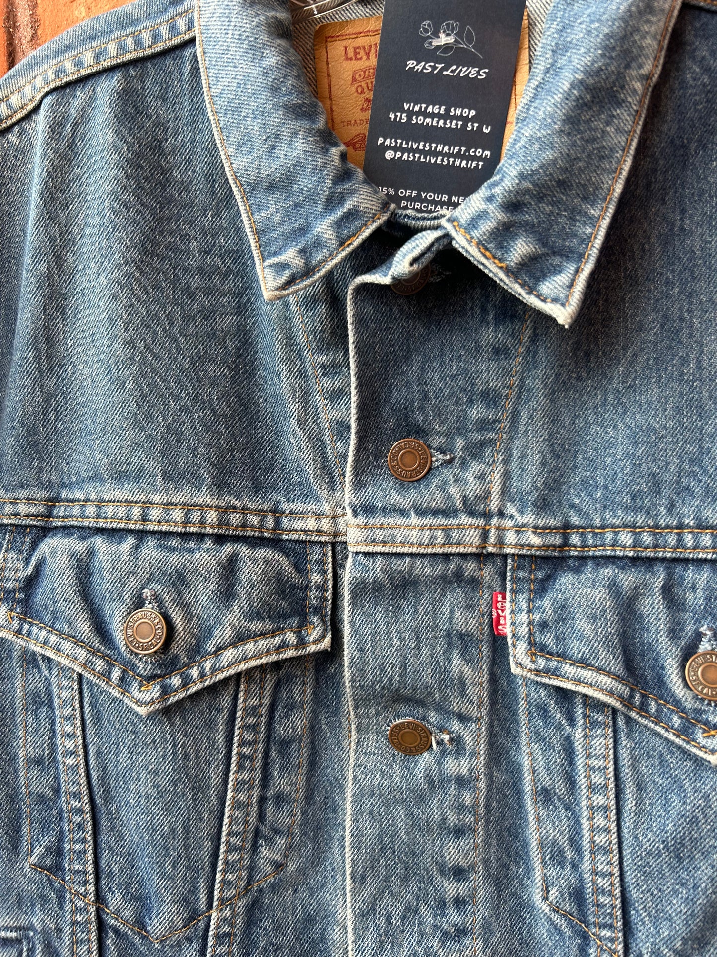 90’s Vintage Levi’s Faded Blue Denim Trucker Jacket / Size M