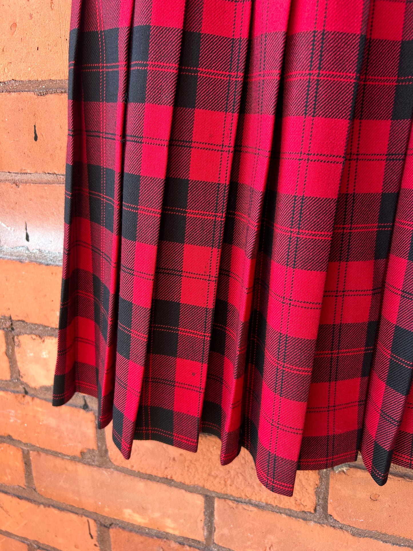 90’s Vintage Red & Black Tartan Wool Midi Skirt / 27 Waist