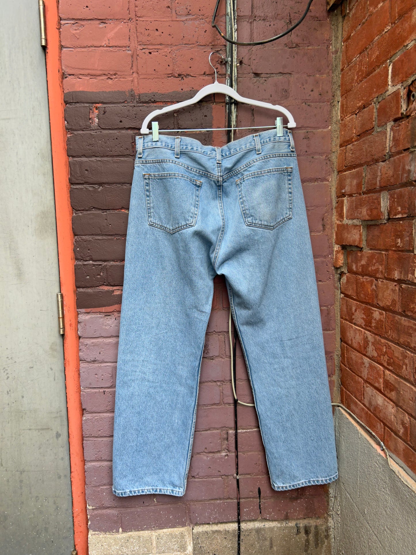 90’s Vintage Classic Light Wash Straight Leg Jeans / 38 Waist